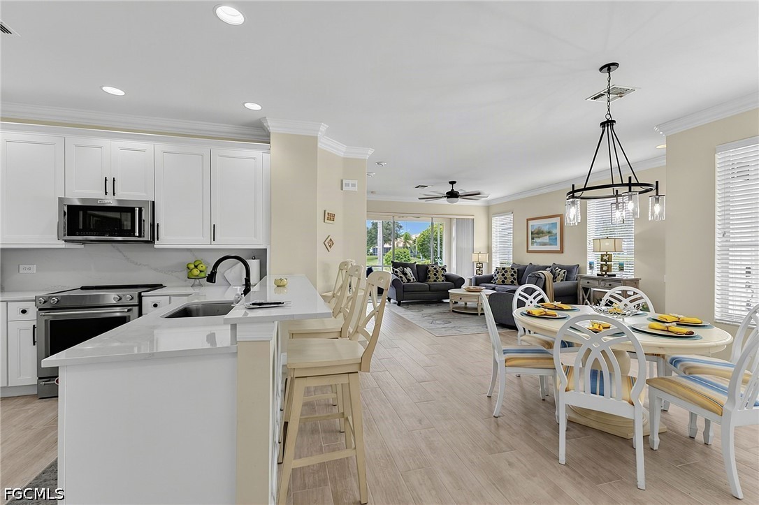 3 Bed Waterfront Home for Sale in Fort Myers, photo 2