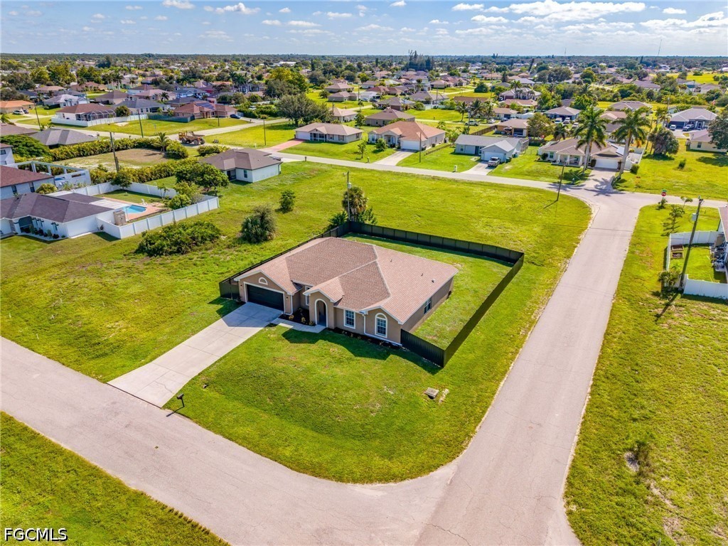 3 Bed SingleFamilyResidence for Sale in Cape Coral, photo 2