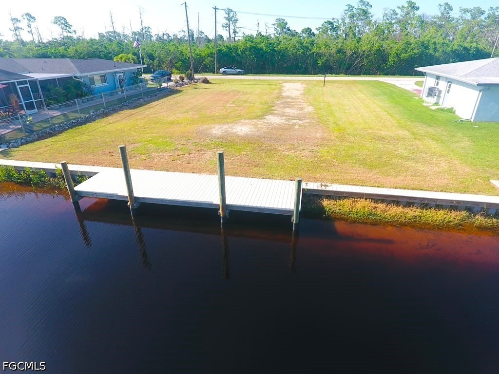 Waterfront Home for Sale in Island Park, photo 2
