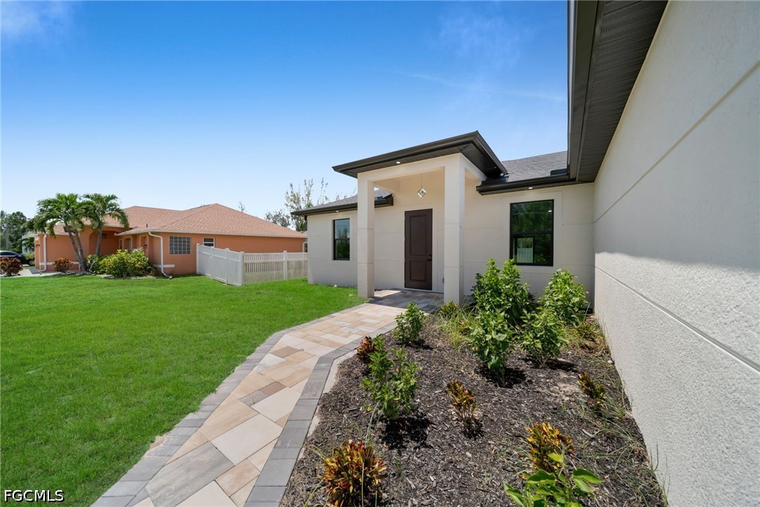 4 Bed SingleFamilyResidence for Sale in Cape Coral, photo 2