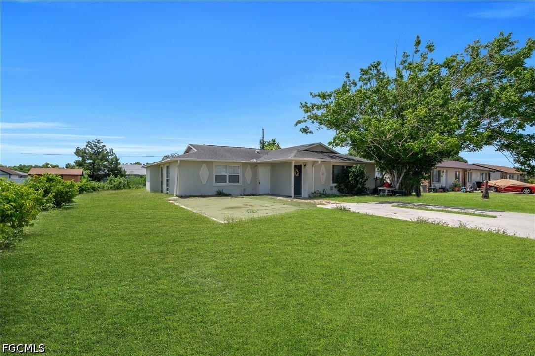 4 Bed Waterfront Home for Sale in Fort Myers, photo 2