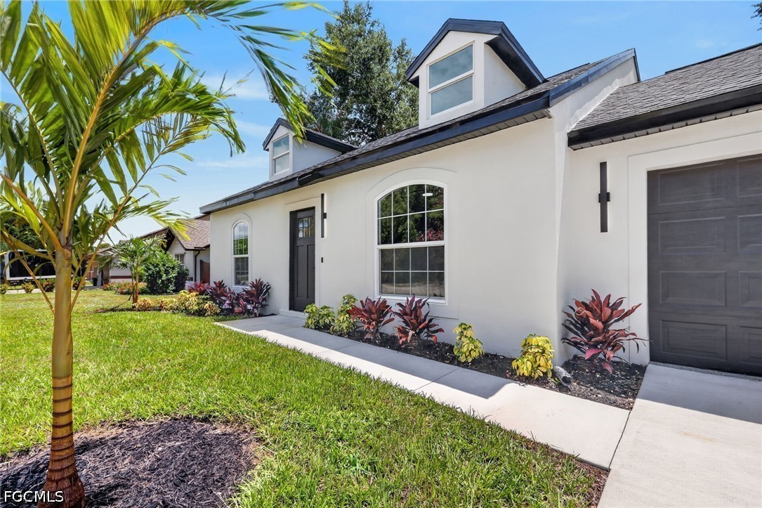 3 Bed Pool Home for Sale in San Carlos Park, photo 2