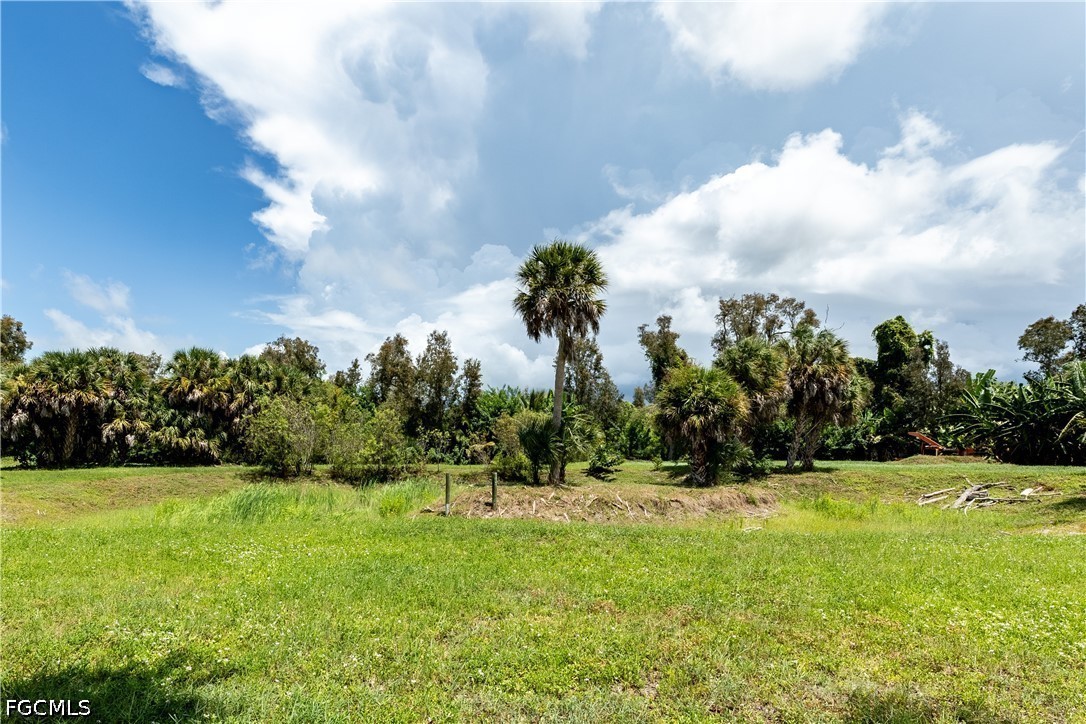 3 Bed SingleFamilyResidence for Sale in Acreage, photo 2