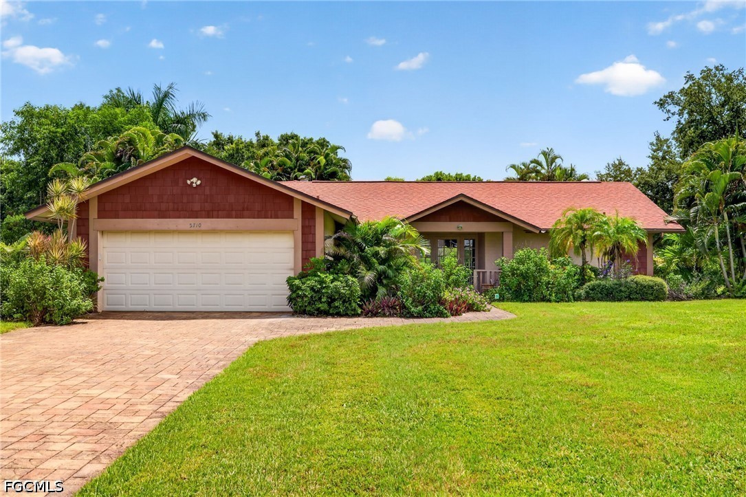 3 Bed Pool Home for Sale in Fort Myers, photo 2