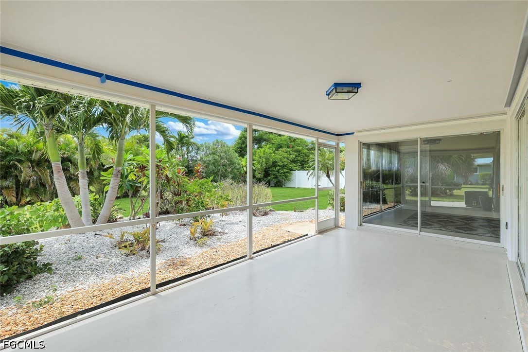 3 Bed SingleFamilyResidence for Sale in Cape Coral, photo 2