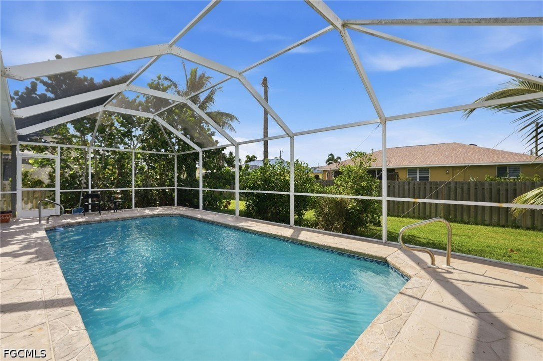 3 Bed Pool Home for Sale in Cape Coral, photo 2