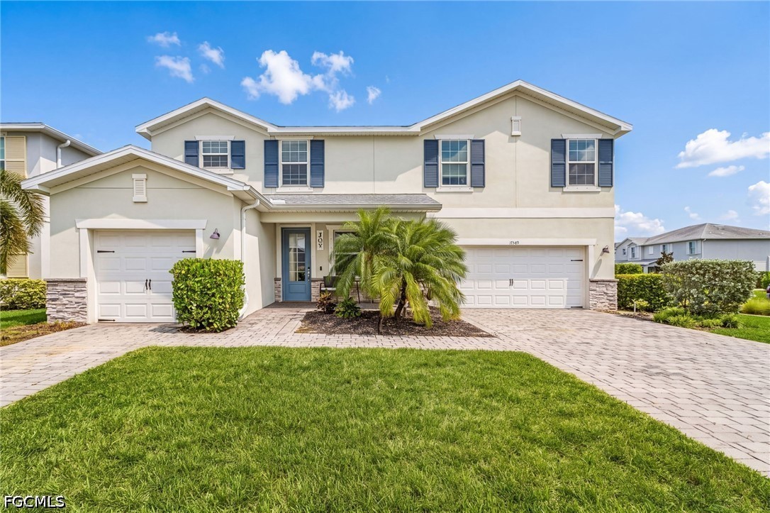 5 Bed Pool Home for Sale in Trails Edge, photo 2