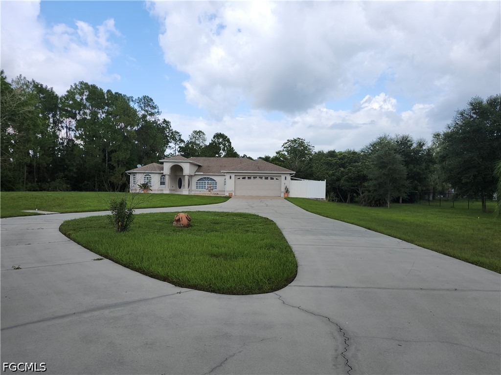 3 Bed Waterfront Home for Sale in Naples, photo 2