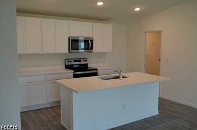 3 Bed SingleFamilyResidence for Sale in Cape Coral, photo 2
