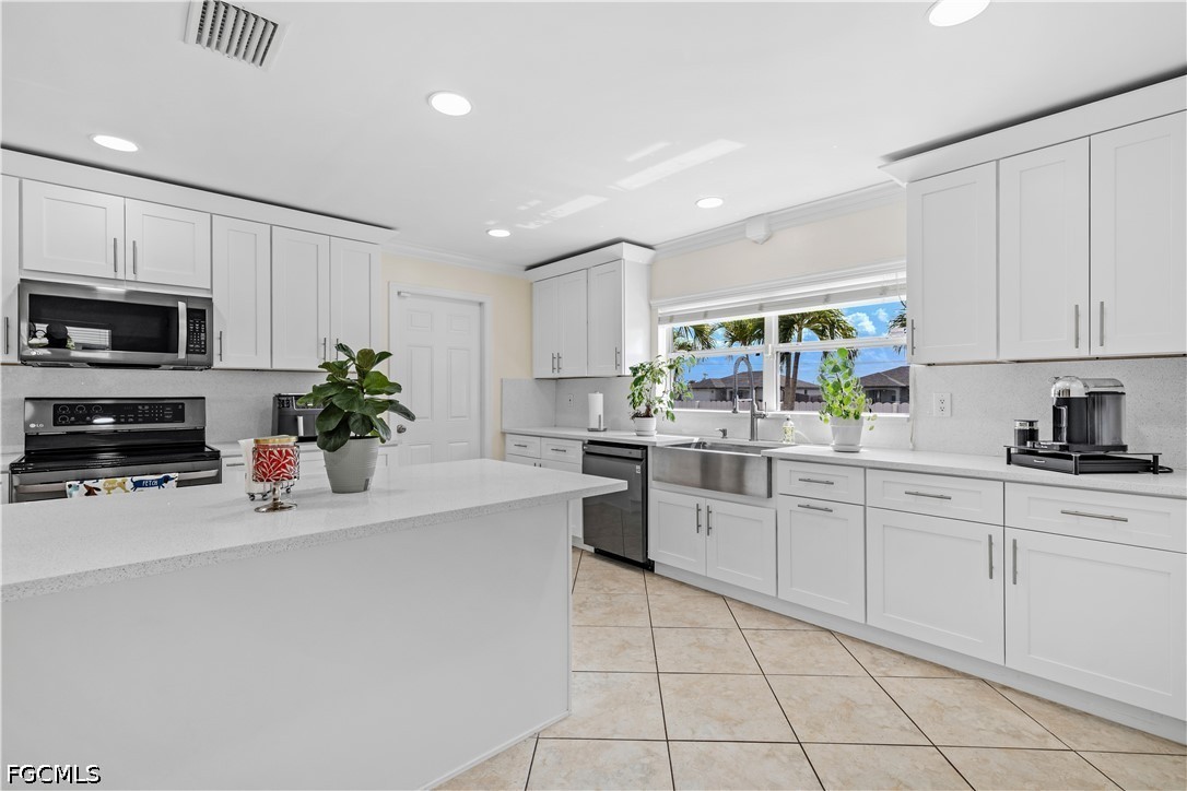 4 Bed Pool Home for Sale in Cape Coral, photo 2