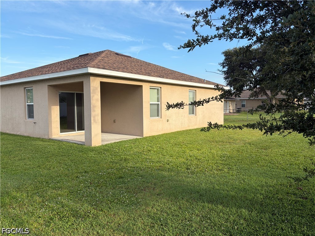 3 Bed SingleFamilyResidence for Sale in Cape Coral, photo 2