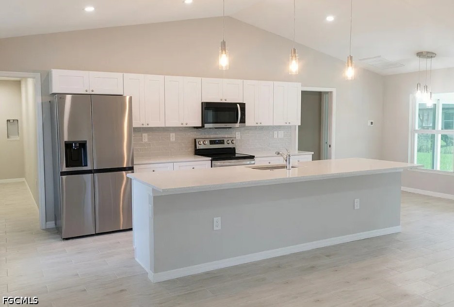 4 Bed SingleFamilyResidence for Sale in Cape Coral, photo 2
