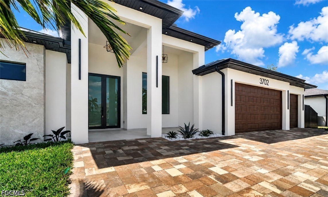 4 Bed Pool Home for Sale in Cape Coral, photo 2