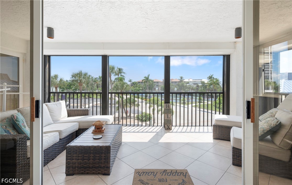 2 Bed Condominium for Sale in Fort Myers Beach, photo 2