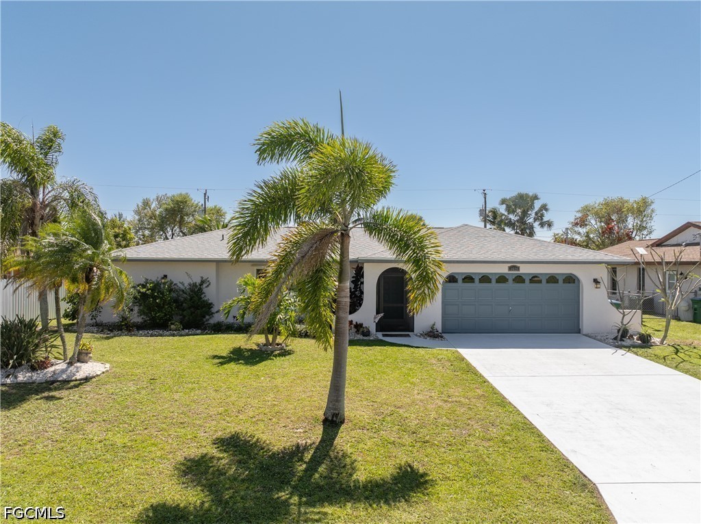 3 Bed Pool Home for Sale in Cape Coral, photo 2