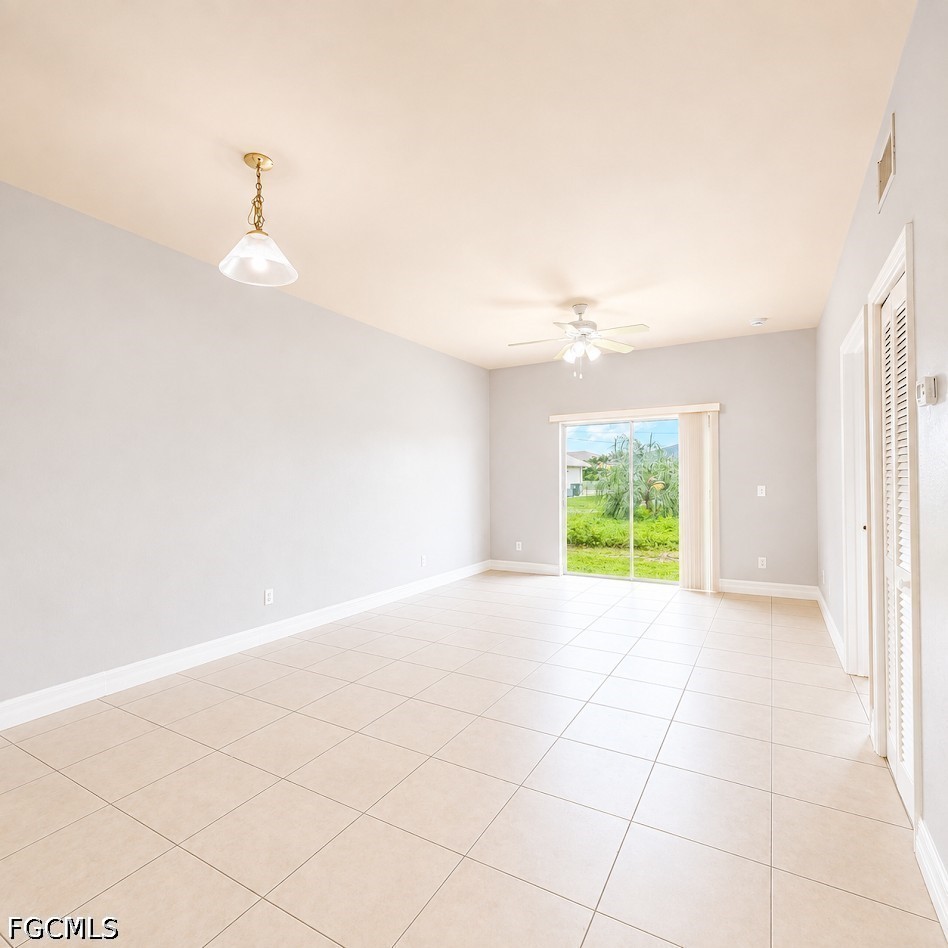 2 Bed Condominium for Sale in Cape Coral, photo 2