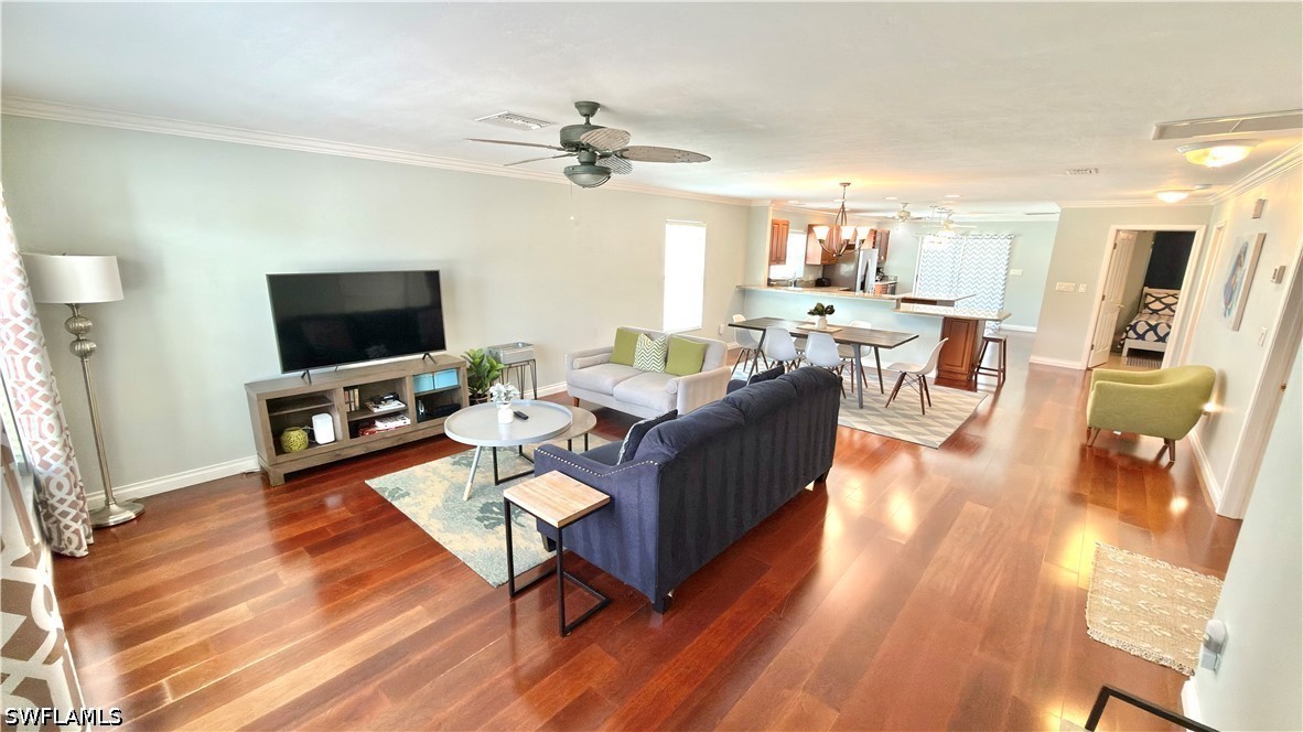 2 Bed SingleFamilyResidence for Sale in Naples, photo 2