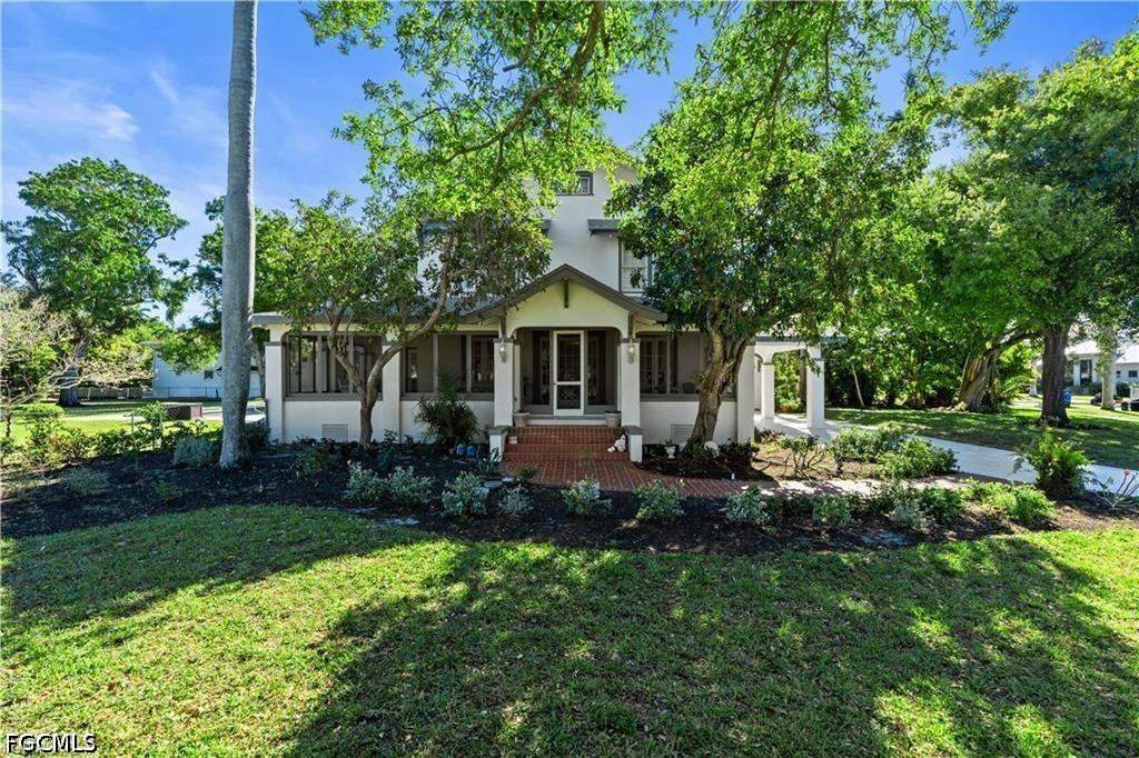 5 Bed Pool Home for Sale in Riverside, photo 2