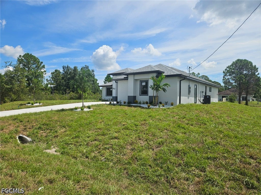 3 Bed SingleFamilyResidence for Sale in Lehigh Acres, photo 2
