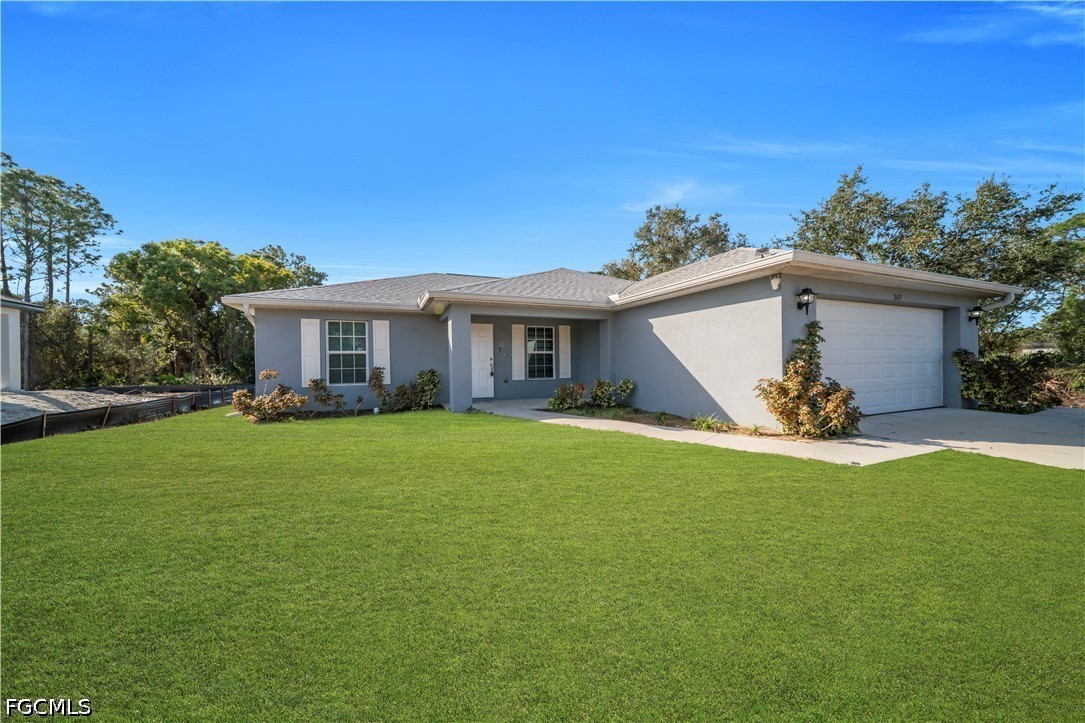 3 Bed SingleFamilyResidence for Sale in Lehigh Acres, photo 2