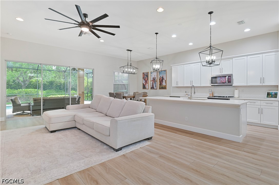 3 Bed Pool Home for Sale in North Fort Myers, photo 2