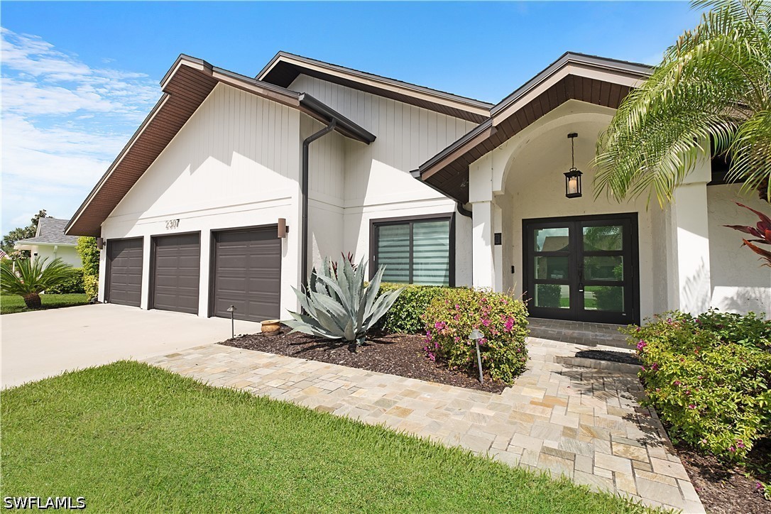 3 Bed Pool Home for Sale in Kings Lake, photo 2