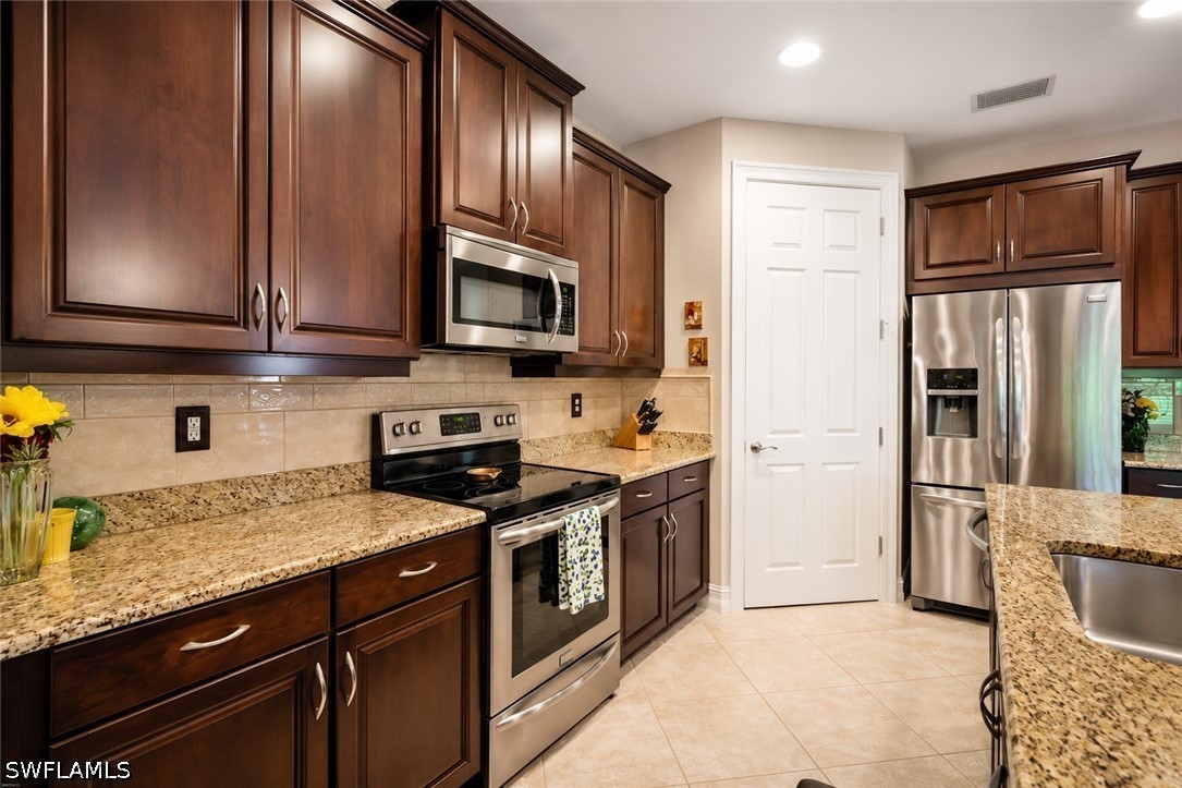3 Bed SingleFamilyResidence for Sale in Naples, photo 2