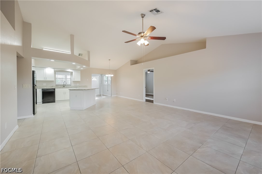 4 Bed SingleFamilyResidence for Sale in Twin Lakes, photo 2