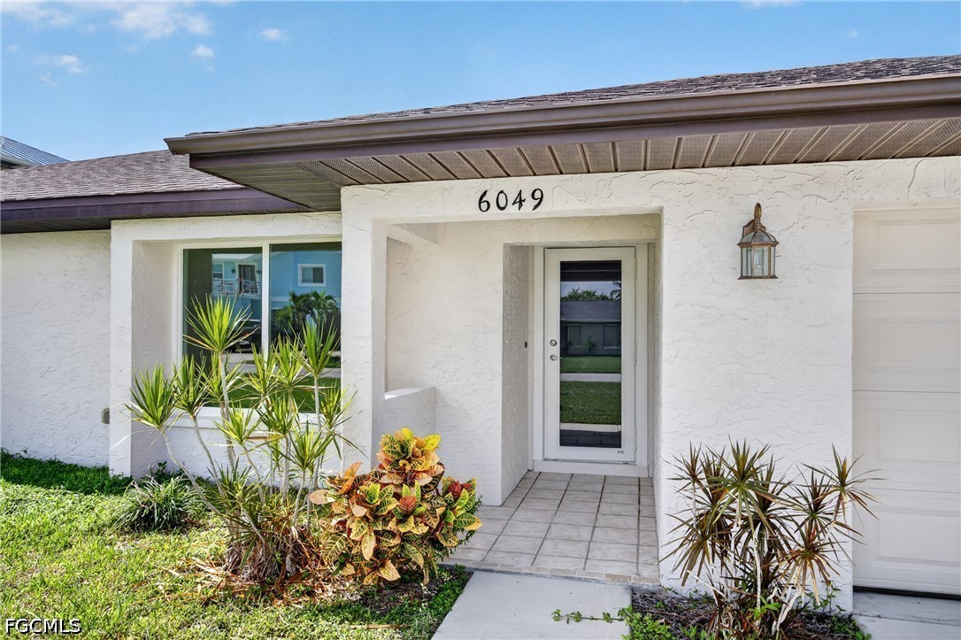 3 Bed Pool Home for Sale in Fort Myers, photo 2