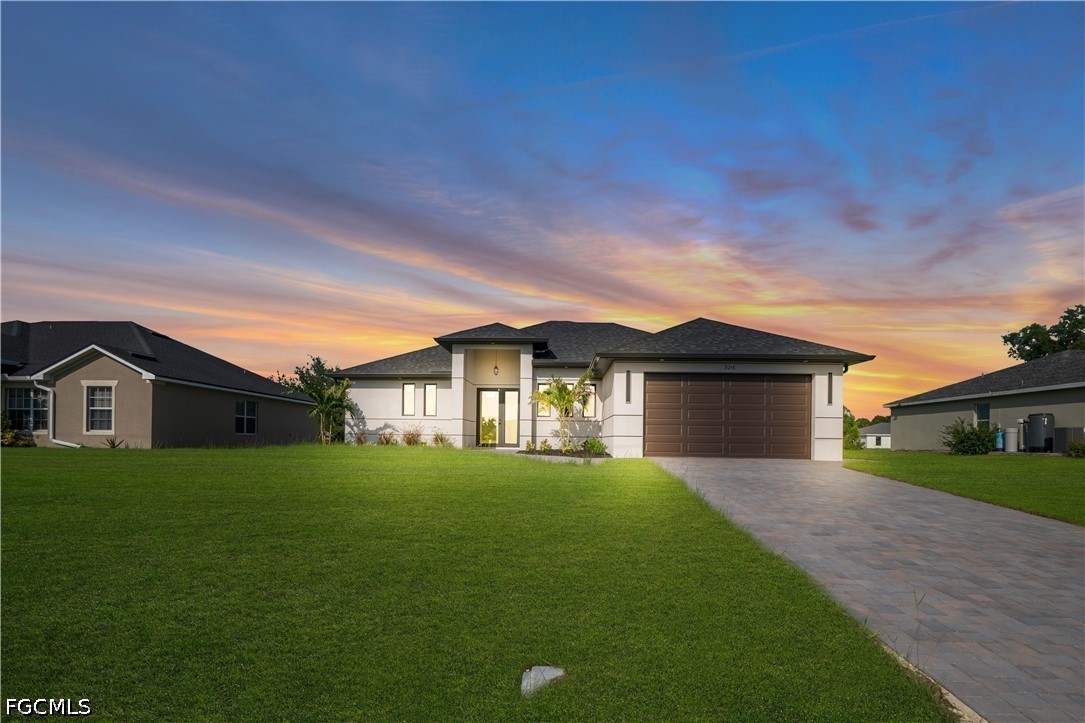 3 Bed Waterfront Home for Sale in Cape Coral, photo 2