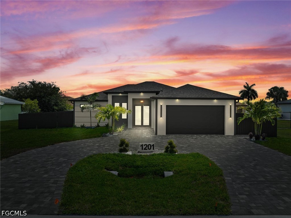3 Bed Pool Home for Sale in Cape Coral, photo 2