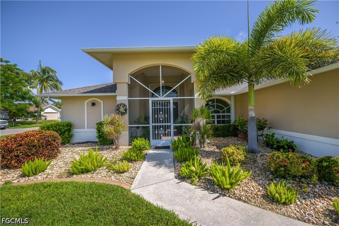 3 Bed SingleFamilyResidence for Sale in Cape Coral, photo 2