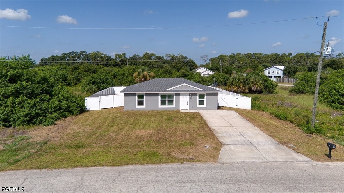 3 Bed SingleFamilyResidence for Sale in Port Labelle, photo 2