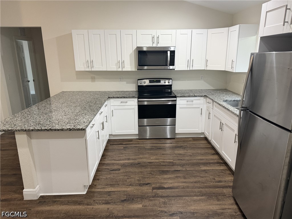 4 Bed SingleFamilyResidence for Sale in Labelle, photo 2