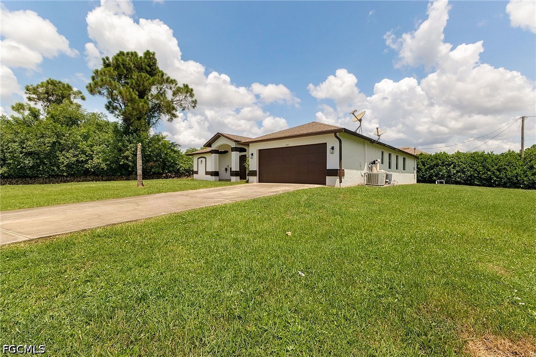 4 Bed SingleFamilyResidence for Sale in Lehigh Acres, photo 2