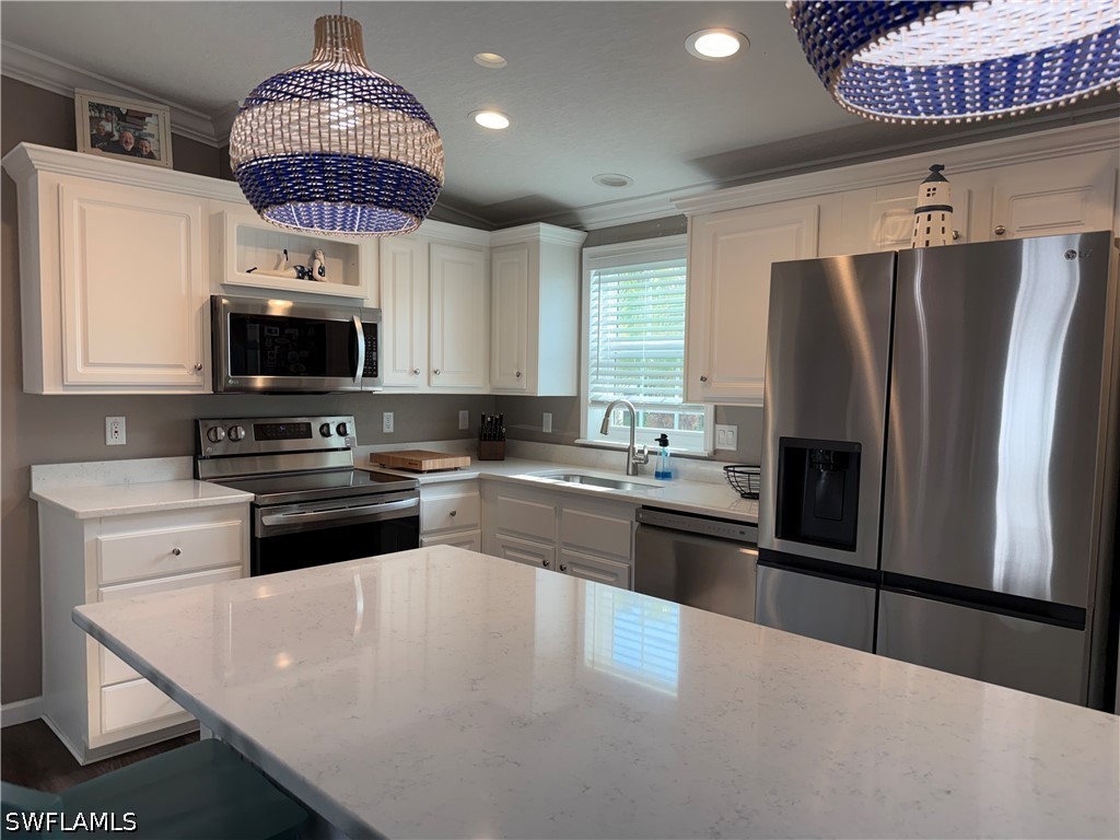 2 Bed ManufacturedHome for Sale in Naples, photo 2