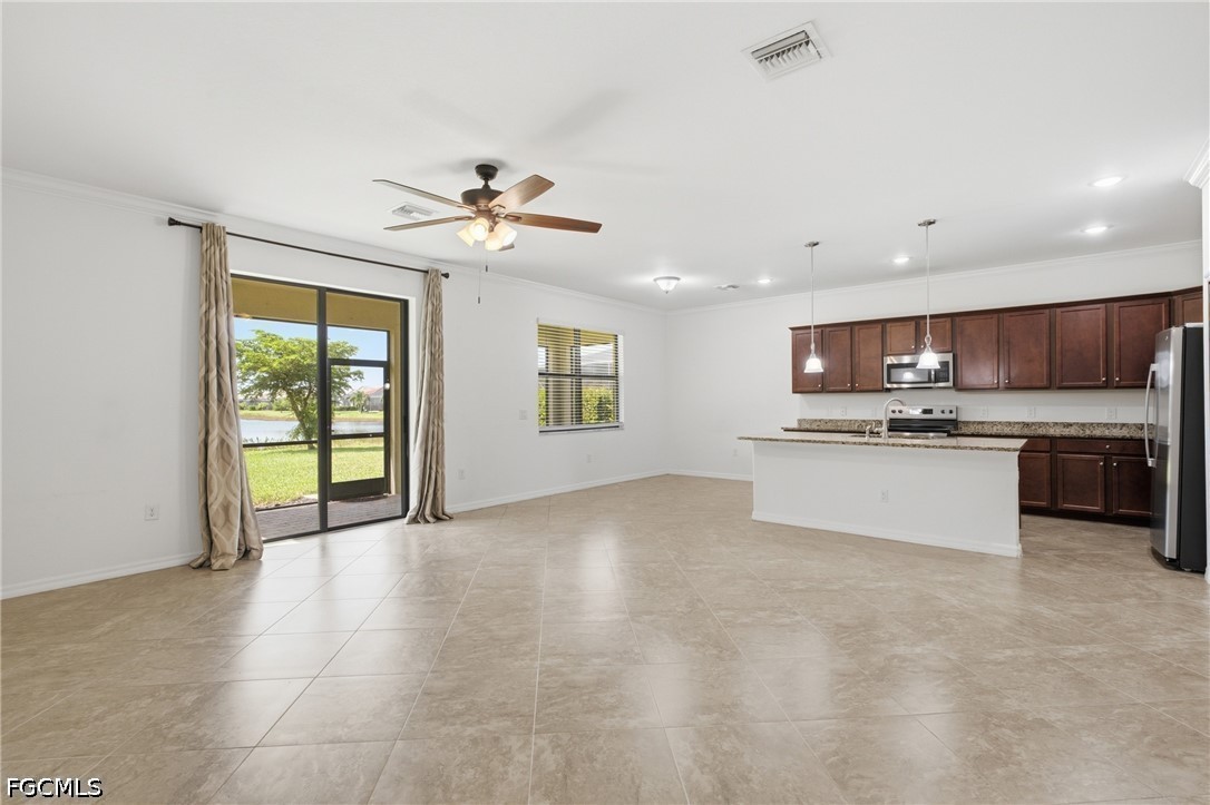 4 Bed Waterfront Home for Sale in Fort Myers, photo 2
