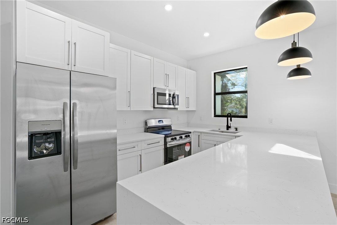 3 Bed SingleFamilyResidence for Sale in Lehigh Acres, photo 2