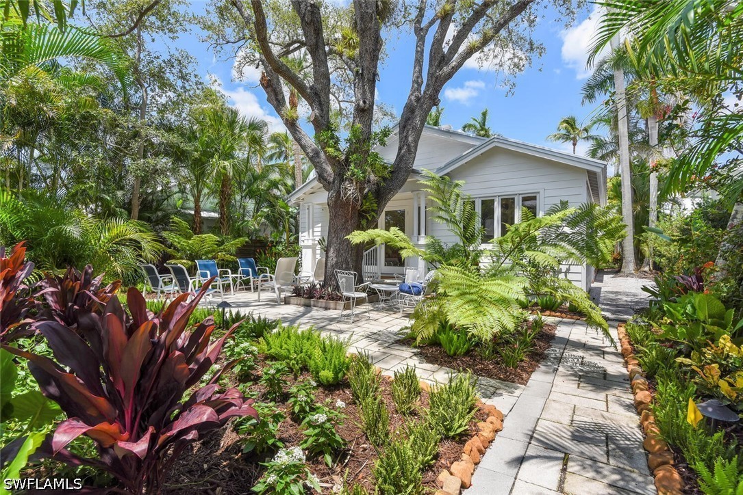4 Bed SingleFamilyResidence for Sale in Naples, photo 2