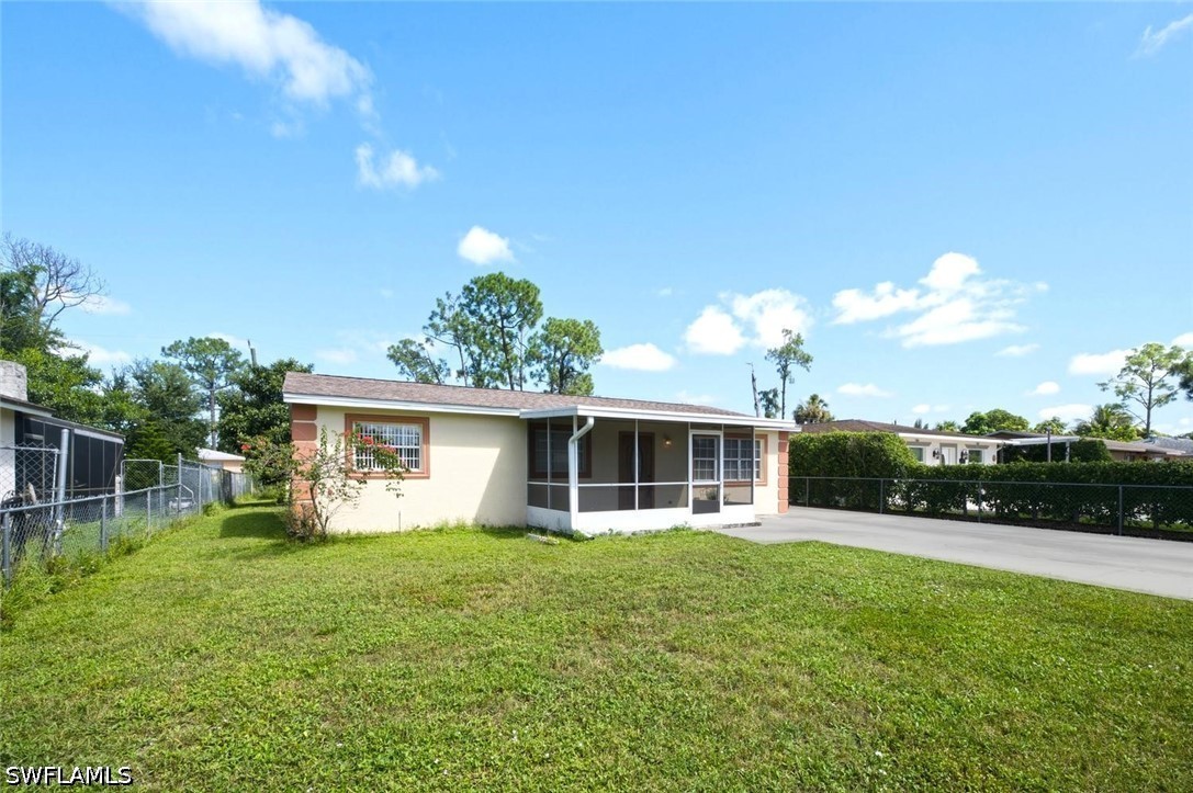 3 Bed SingleFamilyResidence for Sale in Naples, photo 2
