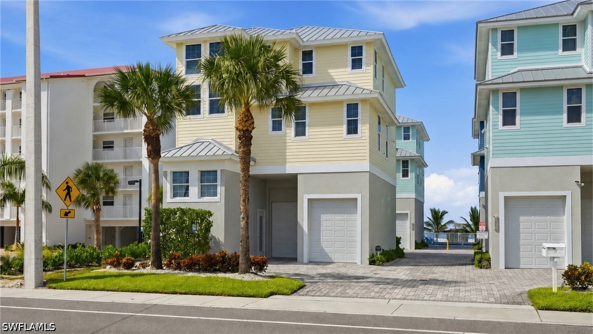 3 Bed Waterfront Home for Sale in Key West Courtyards, photo 2