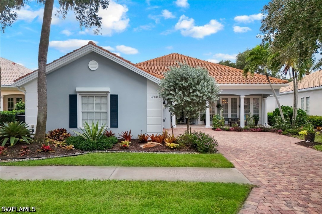 4 Bed Pool Home for Sale in Island Walk, photo 2