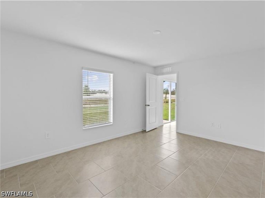 3 Bed SingleFamilyResidence for Sale in Crane Landing, photo 2