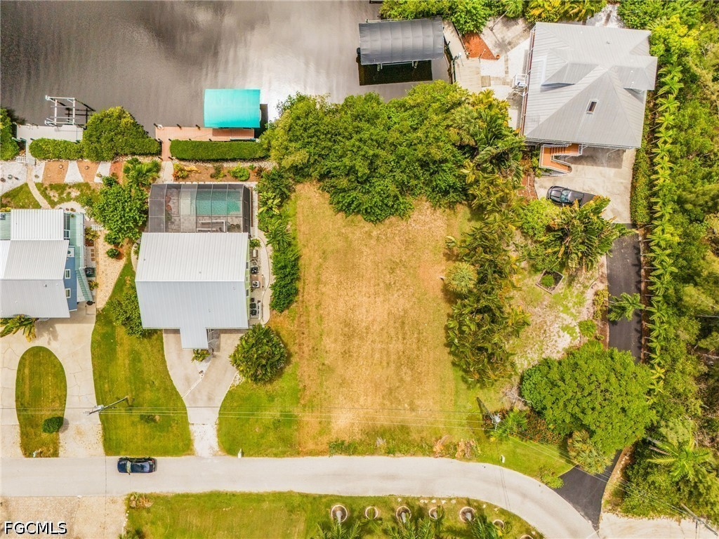 Waterfront Home for Sale in Serenity Cove, photo 2