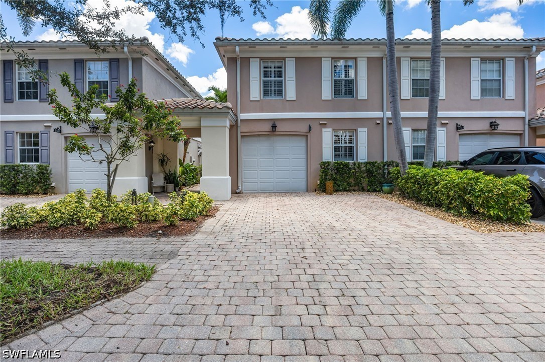 3 Bed Pool Home for Sale in The Cove, photo 2