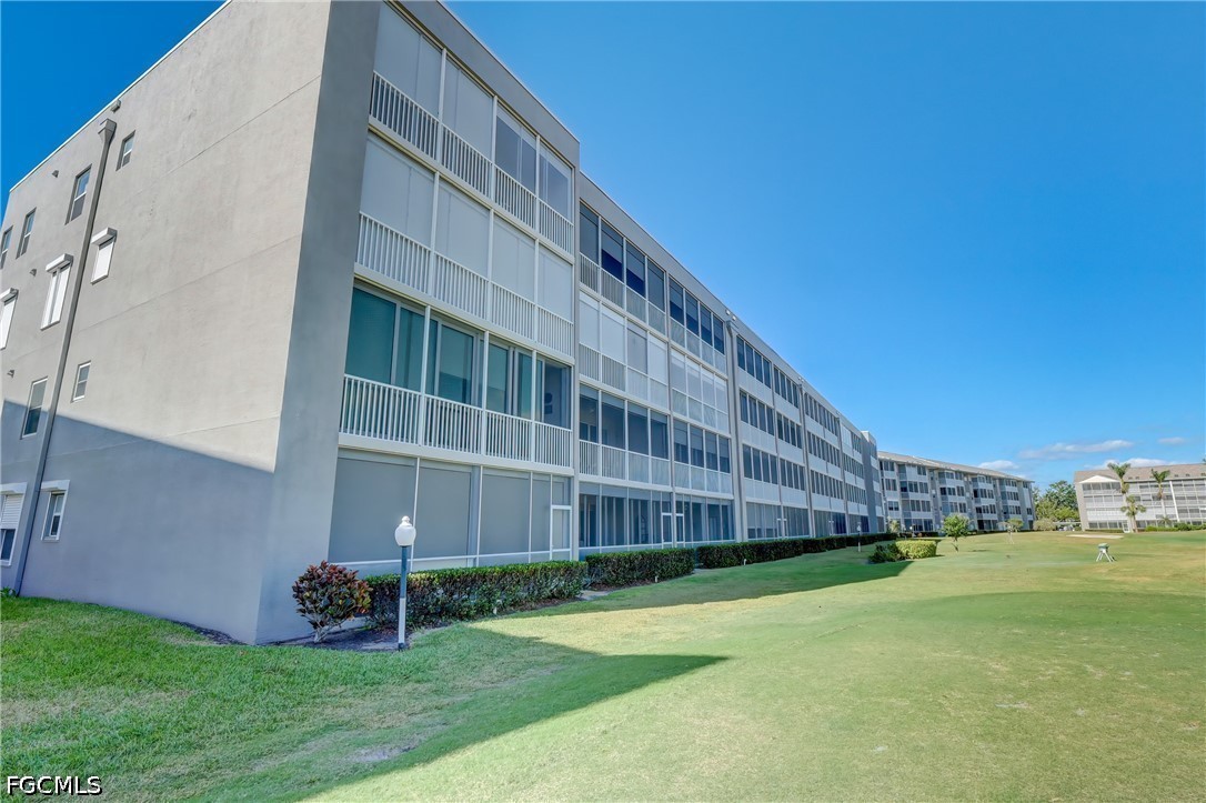 2 Bed Condominium for Sale in Fort Myers, photo 2