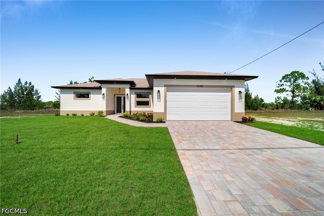 3 Bed Waterfront Home for Sale in Cape Coral, photo 2