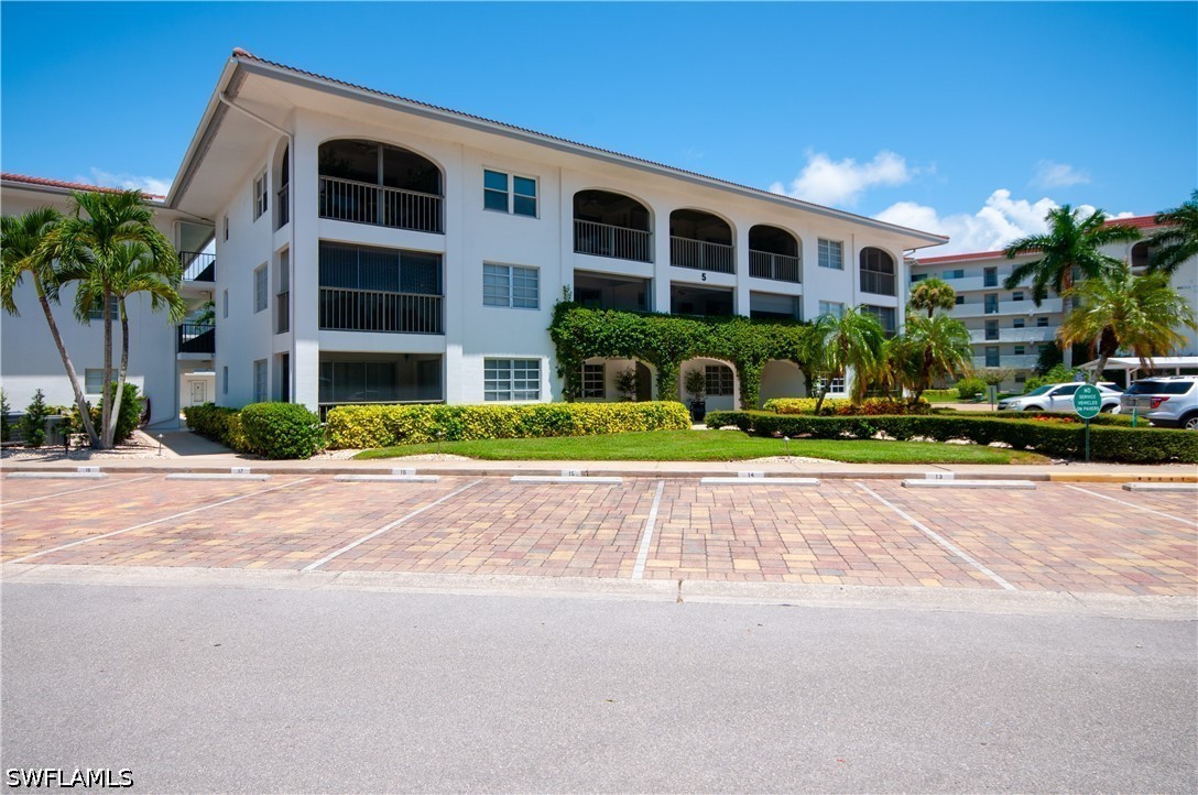 2 Bed Condominium for Sale in Naples, photo 2
