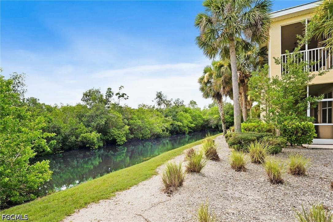 2 Bed Waterfront Home for Sale in Hamilton, photo 2