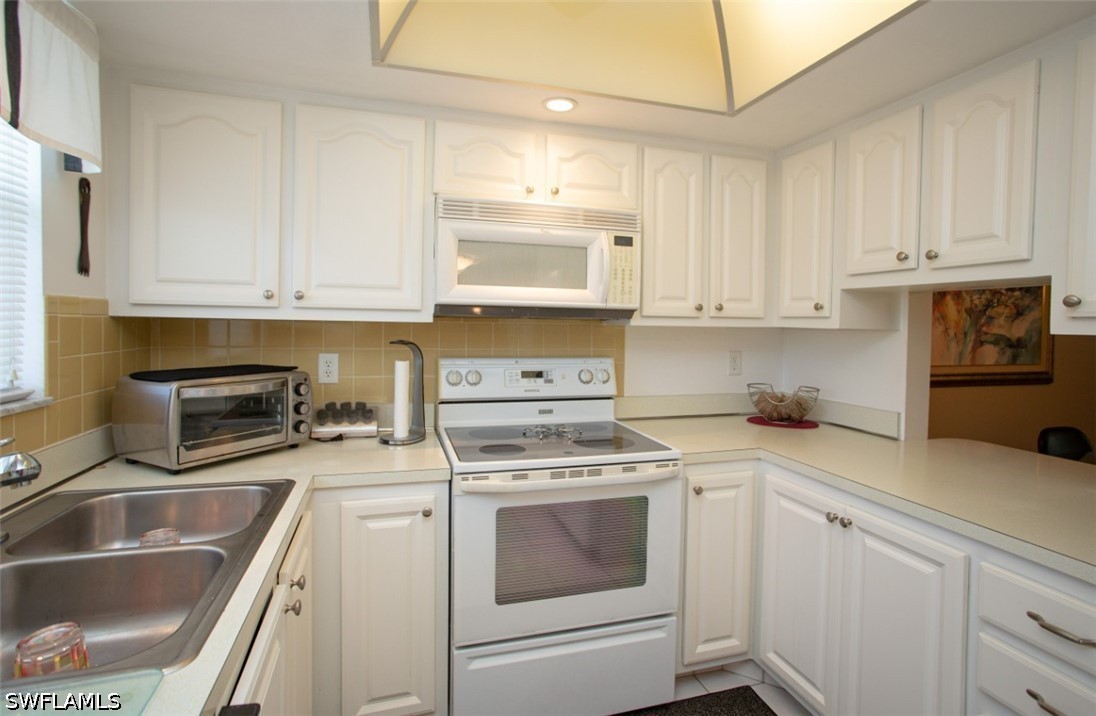2 Bed Pool Home for Sale in Vista Palms, photo 2